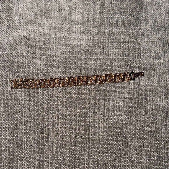 Elegant  MONET Gold Chain Bracelet - Picture 2 of 4